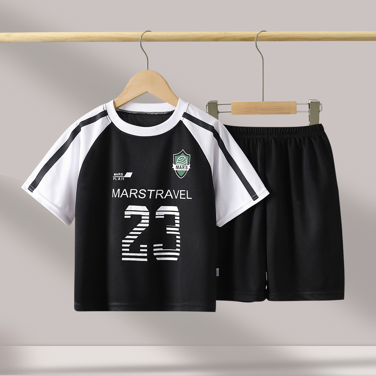 Traje deportivo para niños verano nuevo estilo uniforme de baloncesto para niños uniforme para niños pantalones cortos de manga corta ropa de secado rápido ropa para niños al por mayor