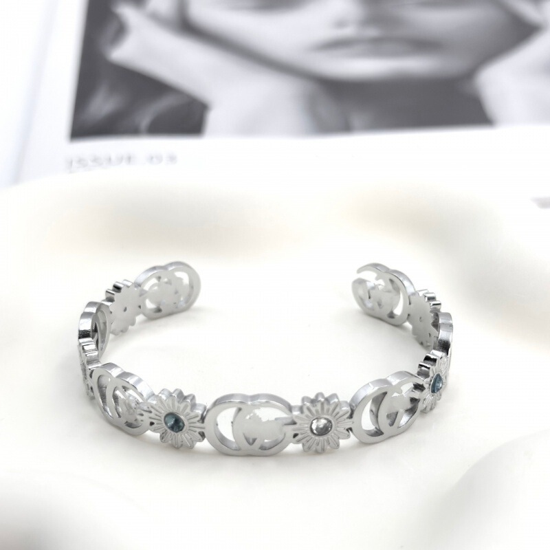 Vintage Fashion Light Luxury High-End Feel g Brand Gucci Titanium Steel Hollow Open Bracelet Unique Minimalist Style Bangle