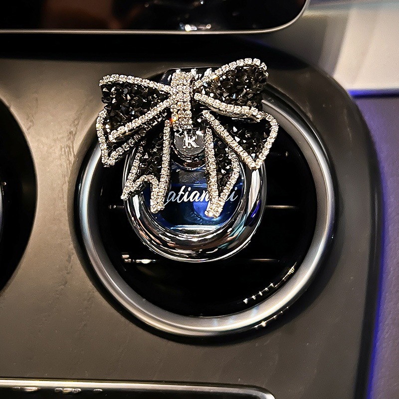 Perfumes de automóviles, salidas de aire, adornos de automóviles