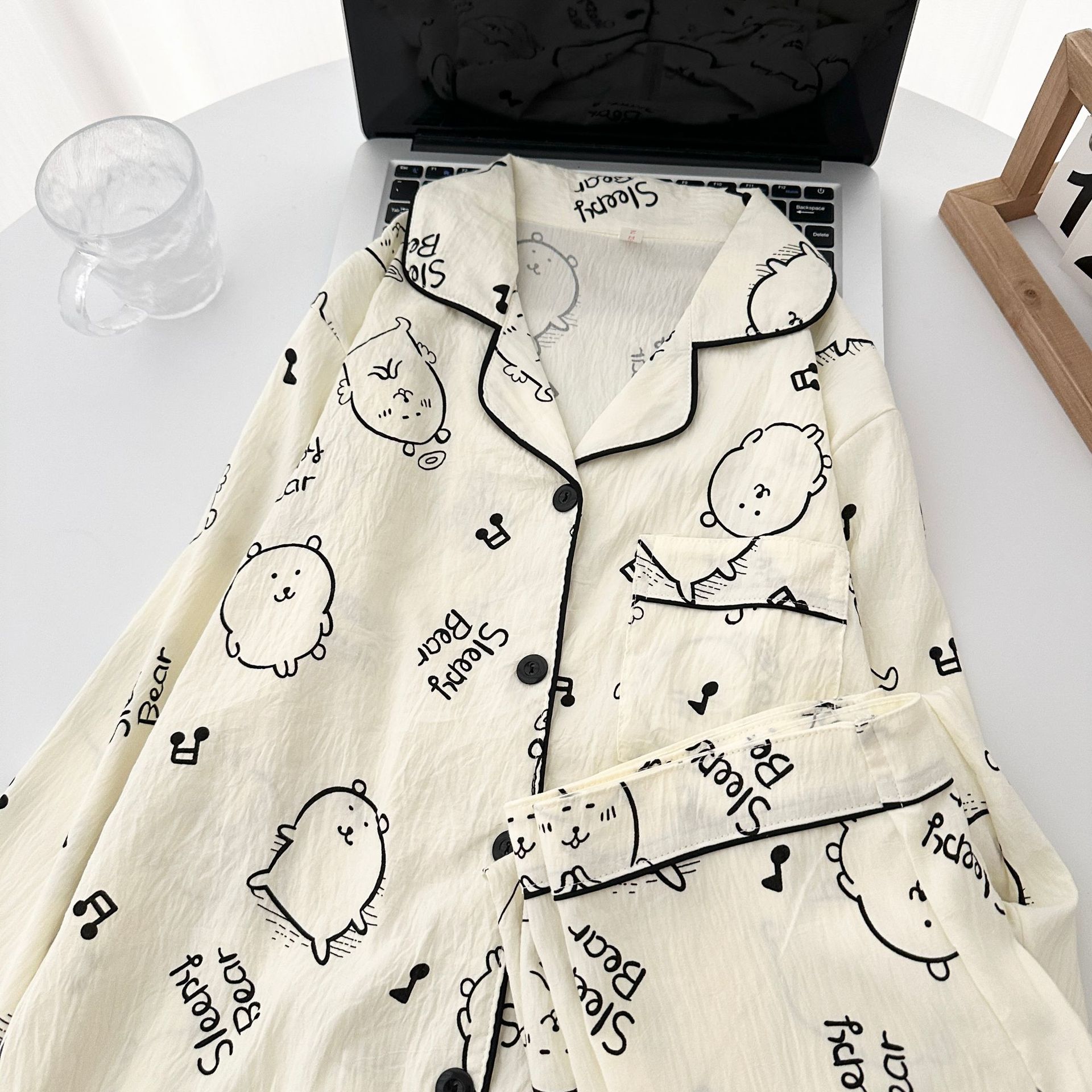 Pijamas al por mayor transfronterizos de primavera y otoño nubes de algodón ropa doméstica pantalones de manga larga dibujos animados autocriticia oso nuevo conjunto