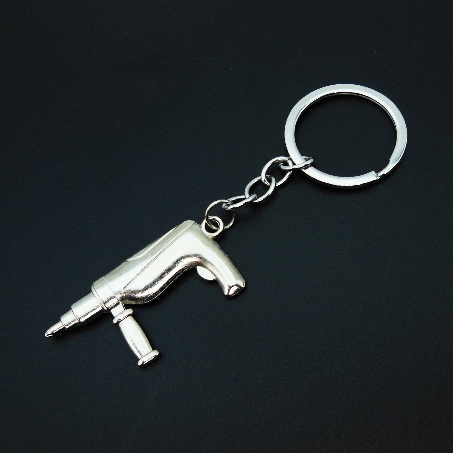 Herramienta de simulación transfronteriza llavero llave de metal creativo destornillador martillo llavero colgante coche pequeño regalo