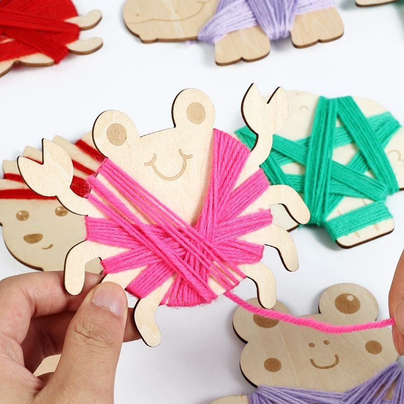 Caricatura infantil dibujado a mano perrito piezas de madera DIY artesanía de madera creativa jardín de infantes material de graffiti artesanal