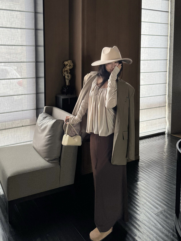 女士衣服套装秋装韩系慵懒风设计感U领长袖T恤上衣包臀长裙半身裙|undefined