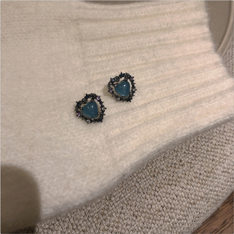 Blue Heart Retro Black Simple Alloy Earrings display picture 1