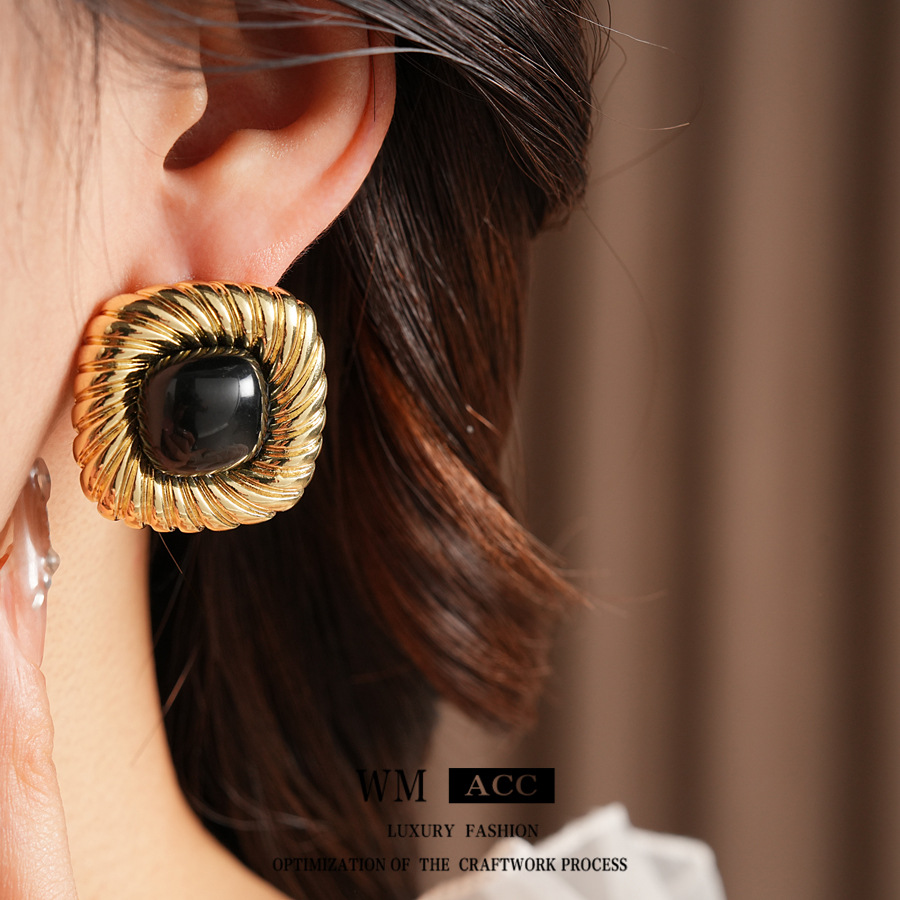 Medieval vintage aguja de plata cuadrada torsión pendientes de moda retro universal pendientes de diseño sensación de orejas pequeñas para mujeres