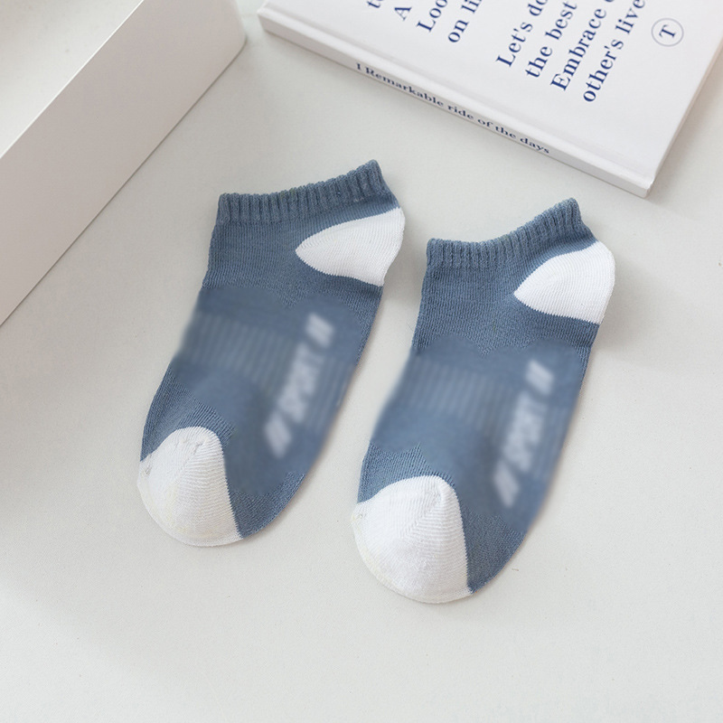 Calcetines invisibles para hombre estilo primavera y otoño con letras en bloques de color, calcetines cortos casuales invisibles de corte bajo para hombre, suministro al por mayor a precios bajos.