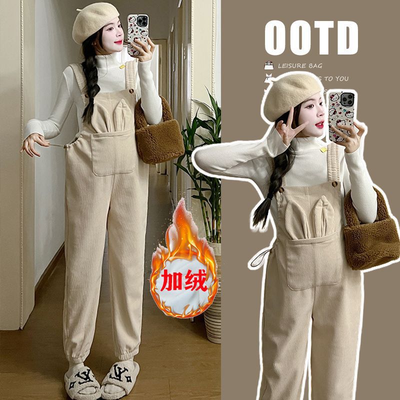 Quần yếm màu mơ + áo len trắng (bộ nhung) / M