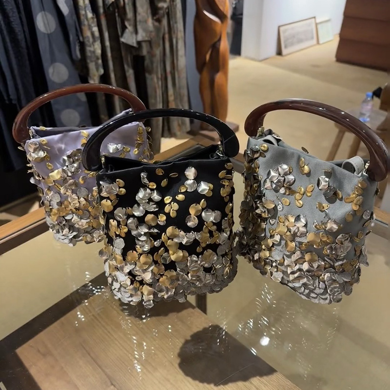 Sophisticated handheld purse