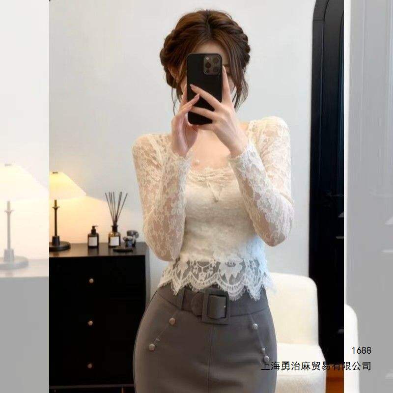 Pure and sexy square neck lace base layer top, 2026 spring/summer new style, inner and outer wear, slim fit, versatile long-sleeved top for women.