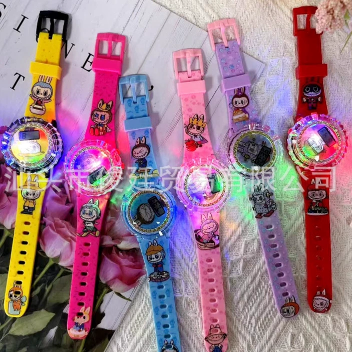 Детские часы Labubu с вращающимся светом и музыкой, светящиеся электронные часы с мультяшным дизайном, подарок для детского сада, сувенир