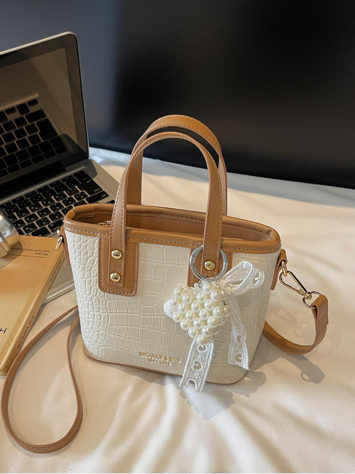 Bolso de cubo de mano súper fuego transfronterizo para mujer 2025 nuevo bolso de hombro con patrón de cocodrilo casual salvaje bolso de mensajero de moda