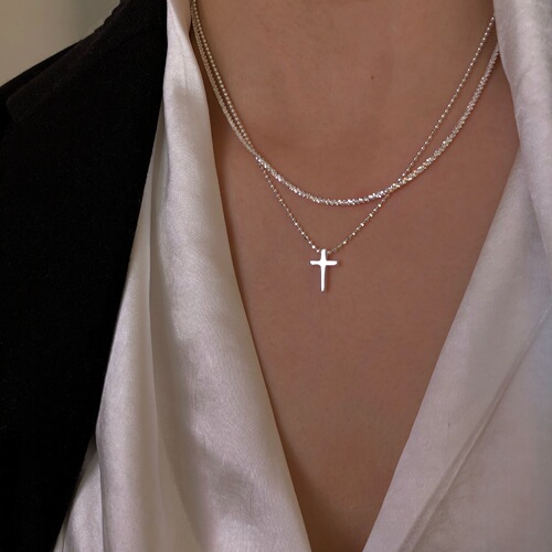 Cross pendant necklace with zirconia gems, 2024 new trendy accessory, lightweight luxury, niche design lockchain