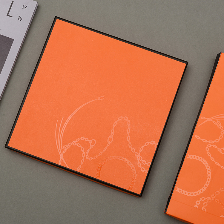 New Square gift box simple silk scarf packing box orange cover box clothing bag customizable logo