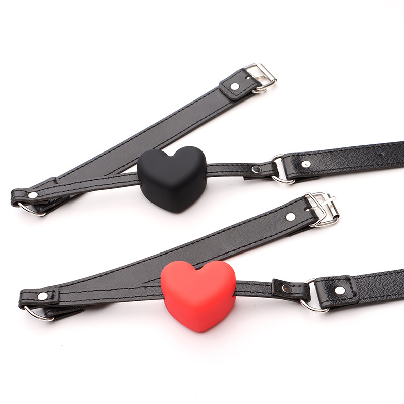 Heart-Shaped Silicone Mouth Gag, Red Adjustable Bondage Mouth Harness — detail image 4
