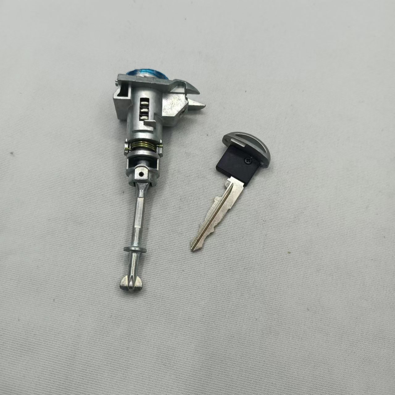 Adecuado para cilindro de cerradura de puerta onksela Cilindro de cerradura de puerta Mazda