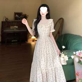 法式荷叶边碎花连衣裙女2026夏季新款减龄泡泡袖收腰显瘦A字长裙