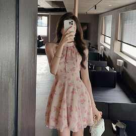 气质设计感挂脖收腰甜欲风收腰显瘦印花氛围感连衣裙女包臀连衣裙