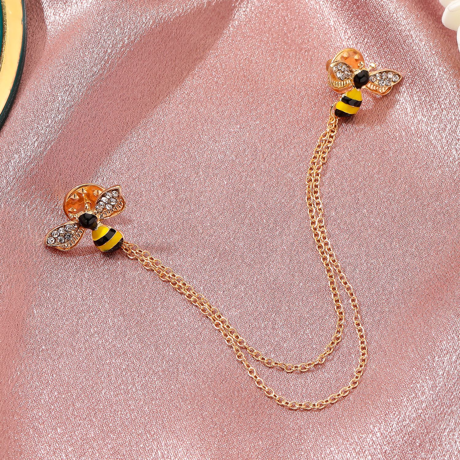 New Cute Diamond-encrusted Pair Of Small Bee Brooches display picture 4