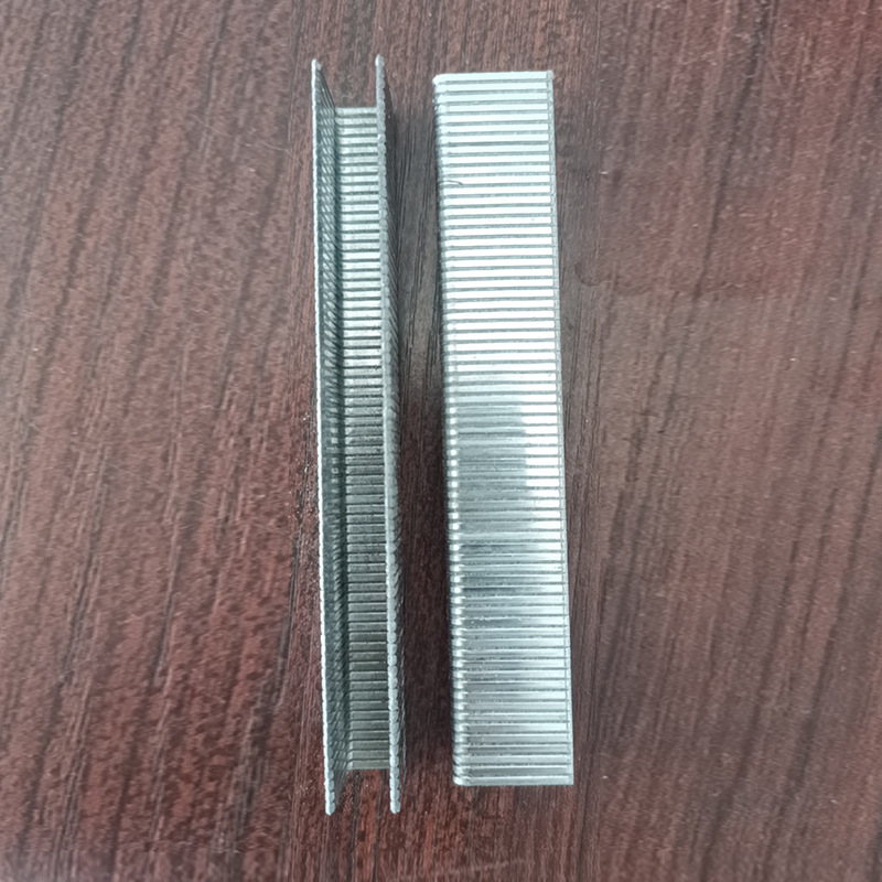 Entrega logística por defecto caballo montando uñas de tipo U clavo código neumático pistola clavo puerta tipo clavo manual de uñas en stock