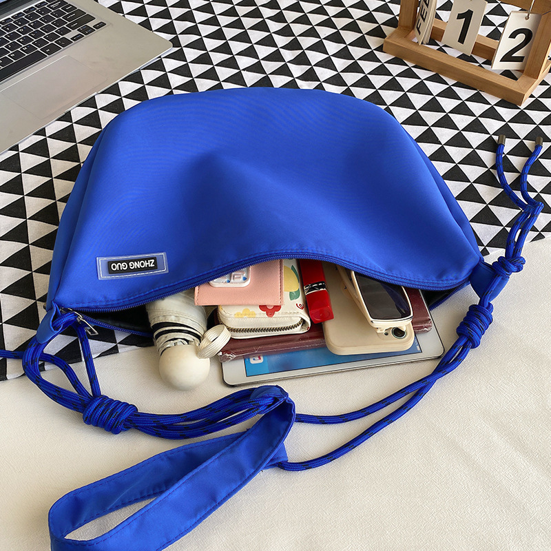 2024 Nieuwe trendy merk Diagonal Straddle Heren Vrijetijds Veelzijdige Een Schouder Sport Dumpling Tas voor Vrouwen Groot_voghion.com