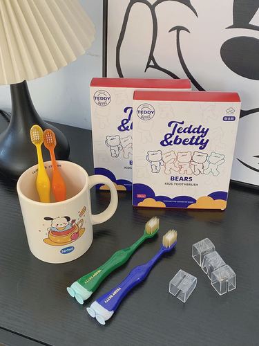 Hamster Children's Soft Bristles Toothbrush 4 Pack Boxed 3 Years and Up Stand-up Suction Cup with Protective Cover Individually Wrapped Toothbrush Wholesale