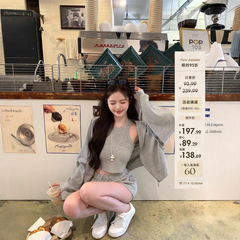 陈佳楠松弛美学早秋新款连帽休闲开衫背心吊带短裤时尚套装女