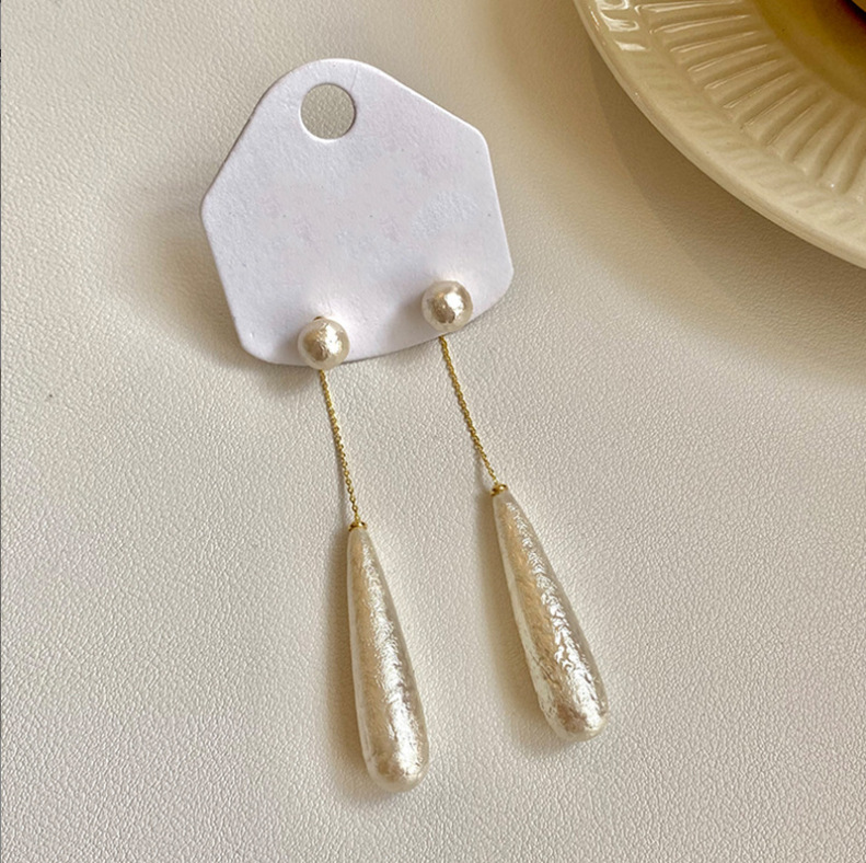 Pendientes de perlas de gota de agua simple con aguja de plata Pendientes largos de sentido premium retro francés Pendientes nuevos elegantes y de moda para mujer image 3