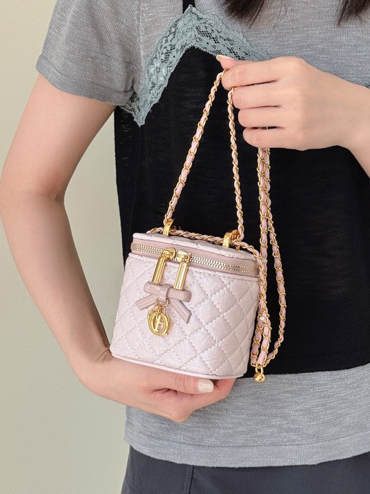 Bolso de mujer de verano bolso de maquillaje de diamante portátil bolso cuadrado de mano sensación de alto lujo ligero bolso de cadena versátil