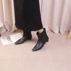 2025新品简约质感黑色尖头短靴女低跟简约百搭显瘦时尚及踝靴