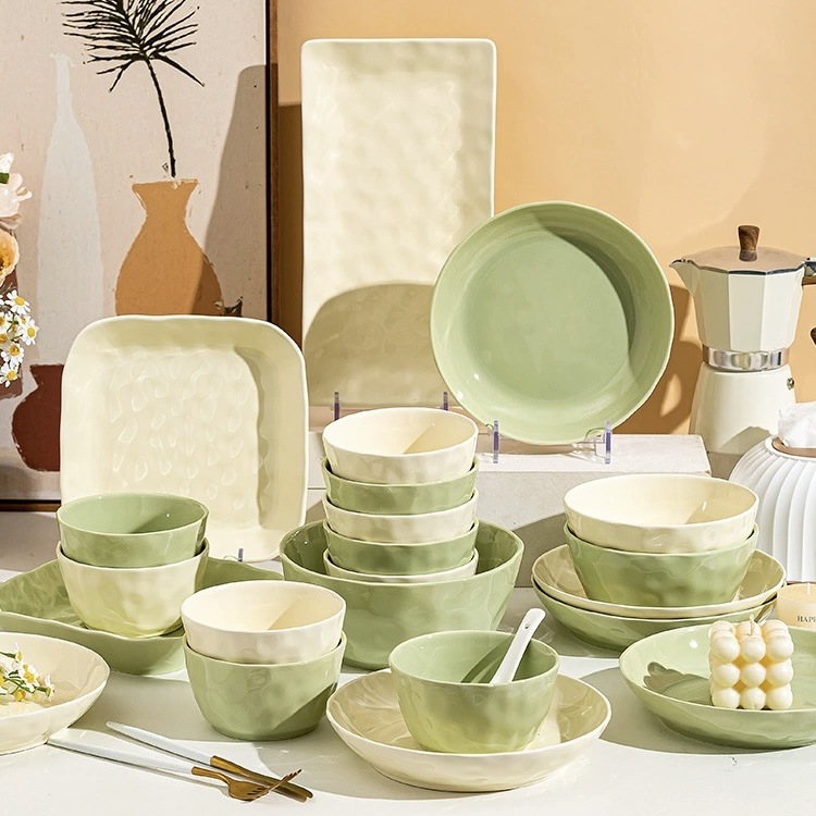 Conjunto de platos de viento de crema, platos de cerámica domésticos, platos de piedra de color esmaltados, platos de crema amarilla, platos verdes, estandetes