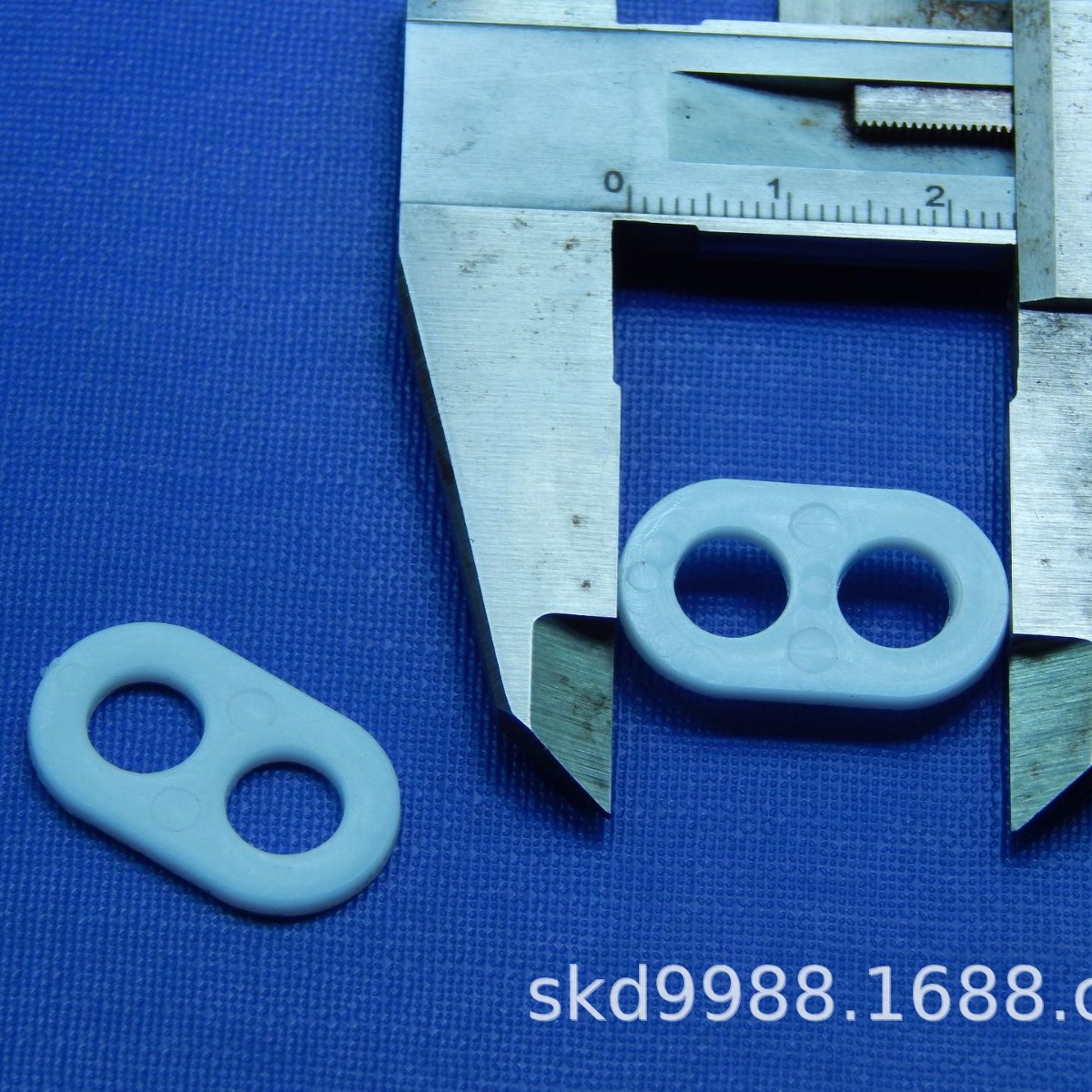 大量现货两孔八字扣 ，三孔八字扣，环保，价优