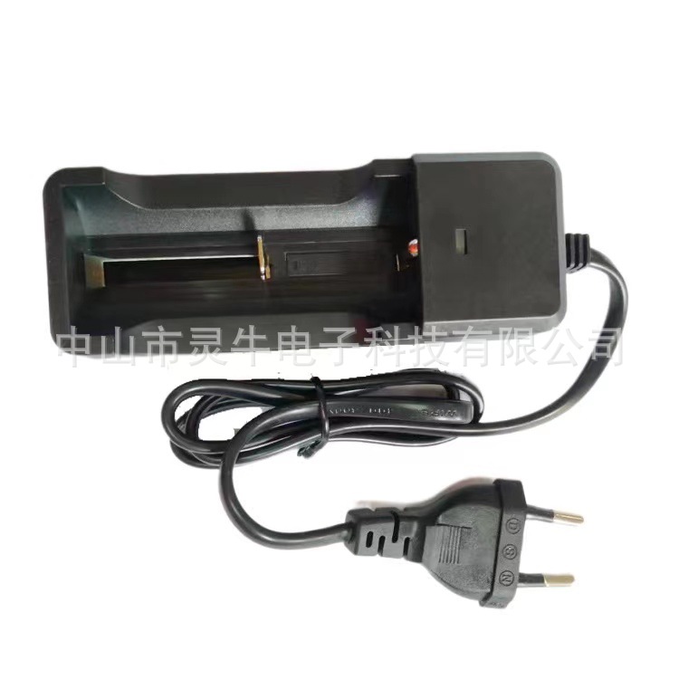 热销欧规26650 18650万能充电器 CE认证 正反放自动识别极向充电