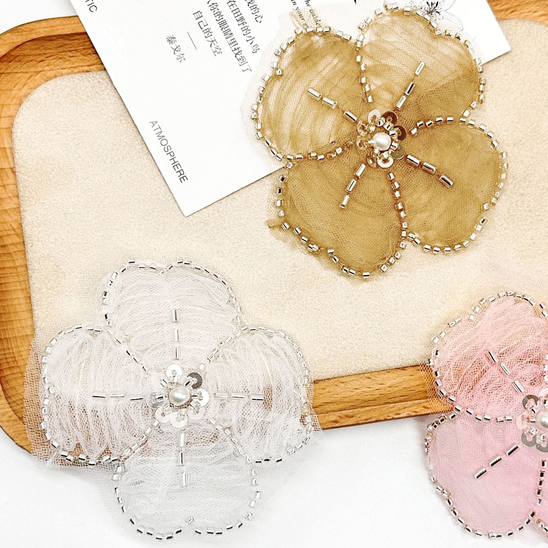 Tejido de malla bordado flor pegado nuevo tocado DIY accesorios de ropa infantil lujoso vestido de novia camisa decoración
