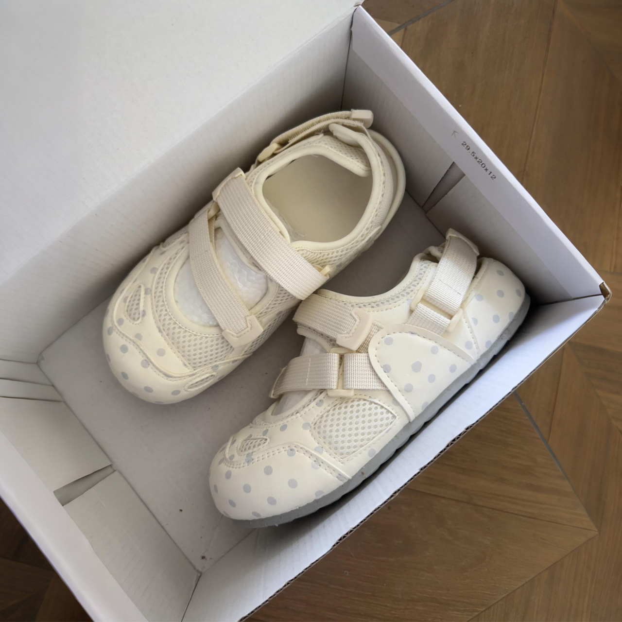 2026 nuevo nicho de moda punto de onda cómodo suela suave transpirable velcro bolsas casuales zapatillas deportivas