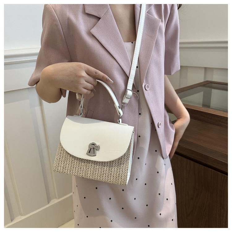 Color-Blocking-Hand-gehaltenes kleines Quadrat für Frauen 2024 neue Sommer koreanische Version modische Lock Gras gewebt lässig_voghion.com