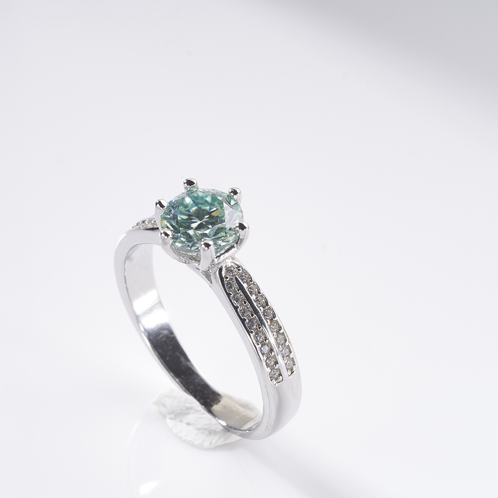 Anillo rojo de siete colores super brillante de moissanita ligero de lujo de plata esterlina de moissanita de 12 quilates anillo de diamantes de simulación