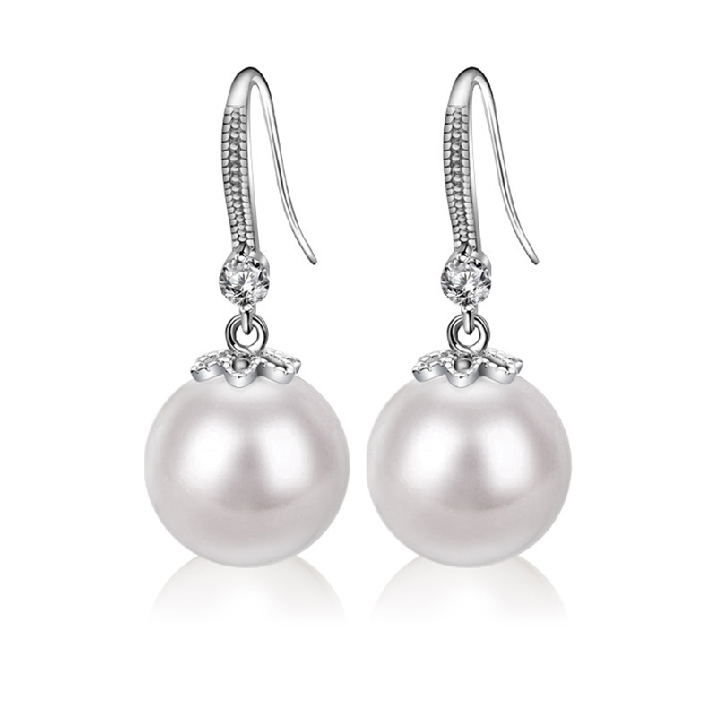 Long retro earrings from pearl