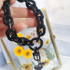 アクリルチェーンの黒い愛のペンダントのキーホルダー