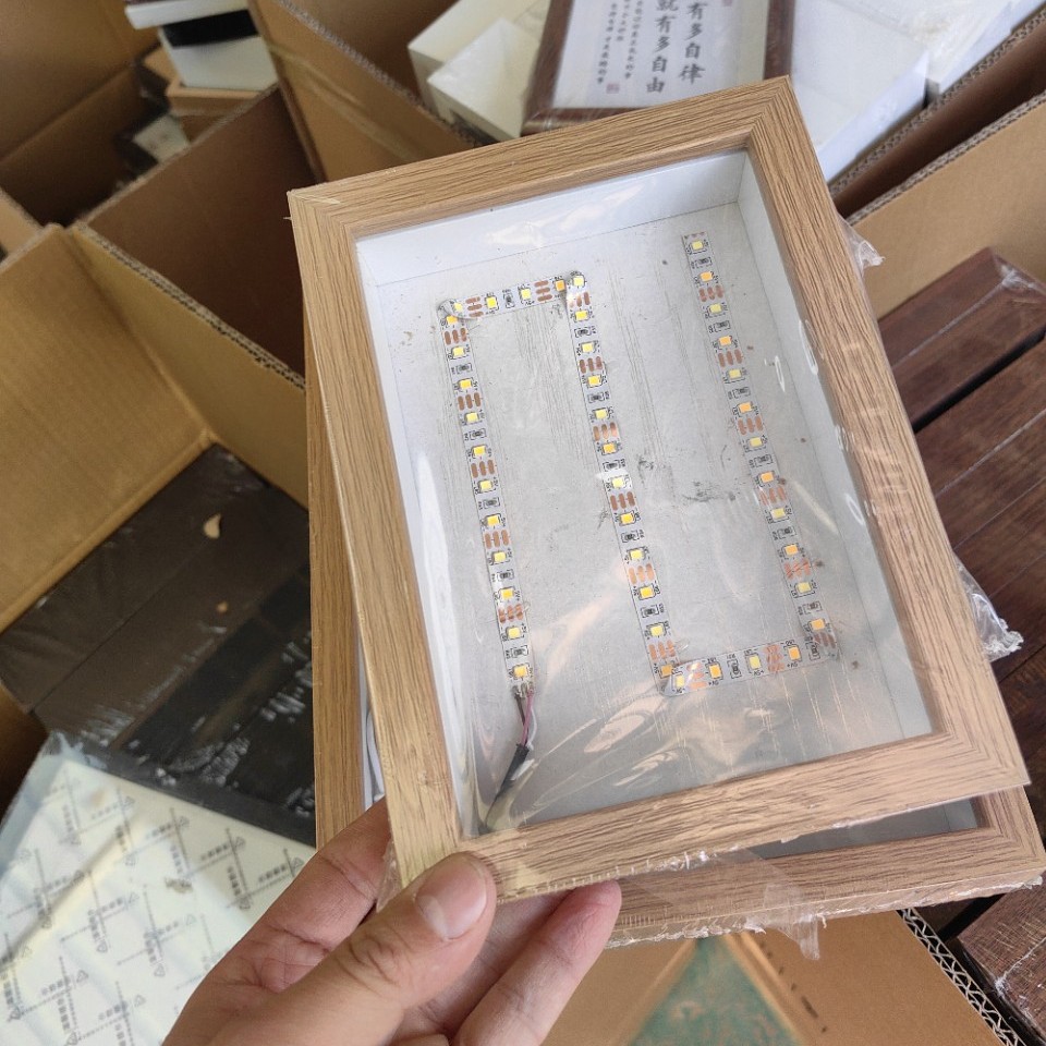 メーカー卸売りフォトフレーム子供の頃の思い出照明フレーム充電タッチ小夜灯学生プレゼントクリエイティブプレゼント