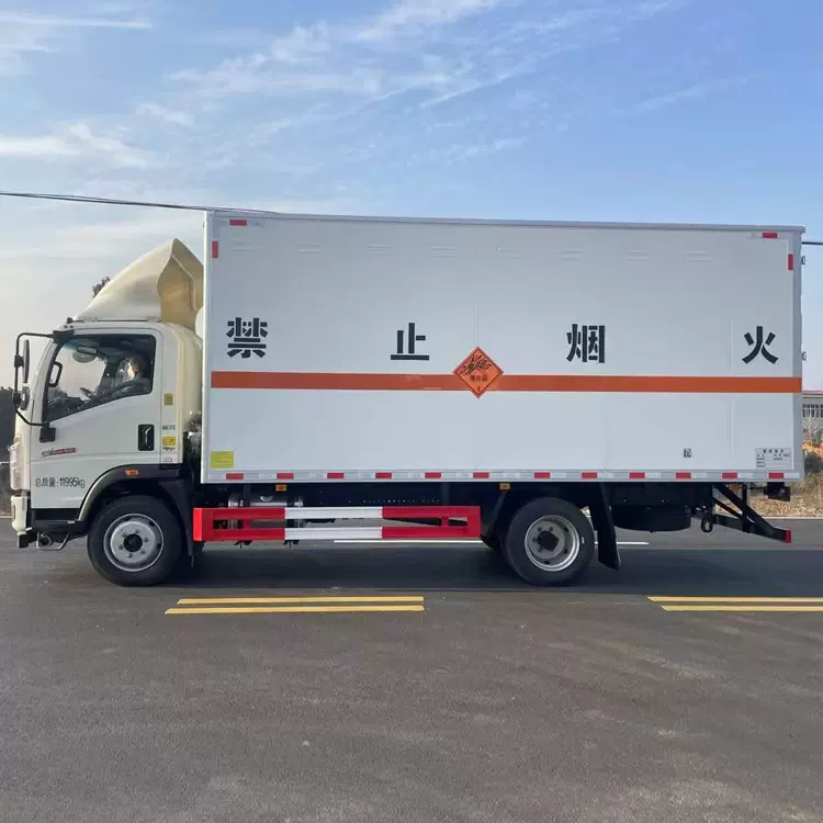 东风D97吨8吨危险品厢式车3类危险品厢式运输车价格多少