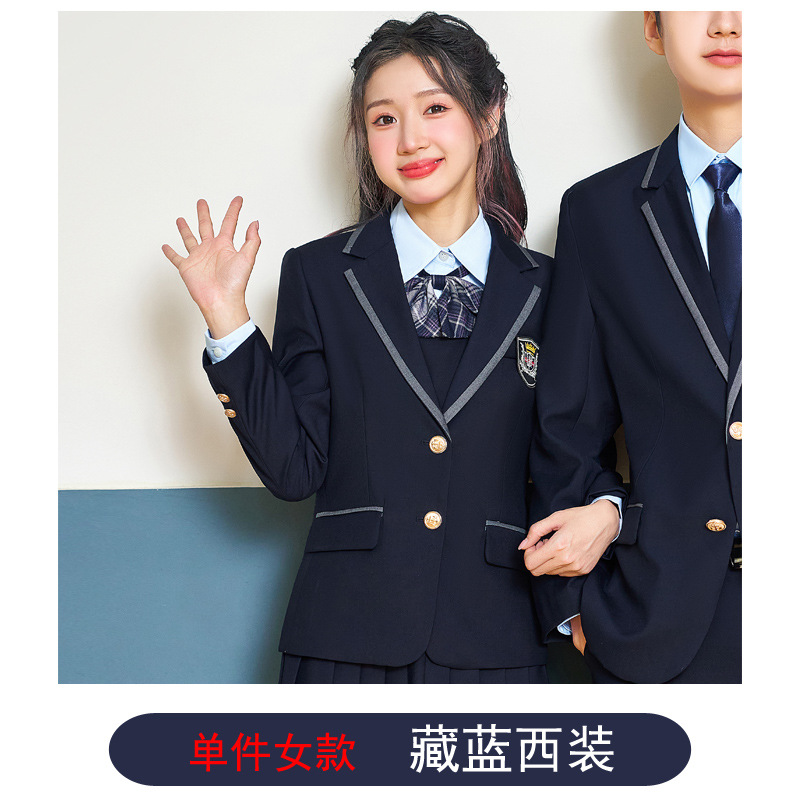 темно-синий костюм