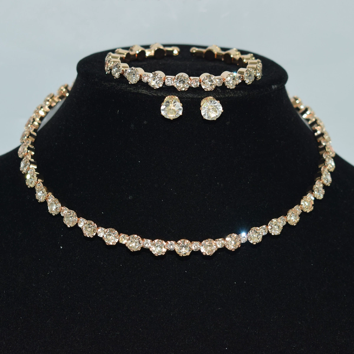 Accessory for bride, choker, bracelet, earrings, set, necklace, chain, gold and silver