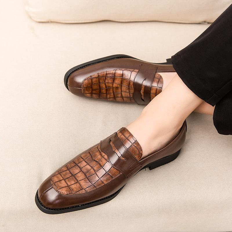 2025 New British Men's Business Leather Shoes Slip-On Lazy Casual Leather Shoes Nightclub Hair Stylist Wedding Leather Shoes