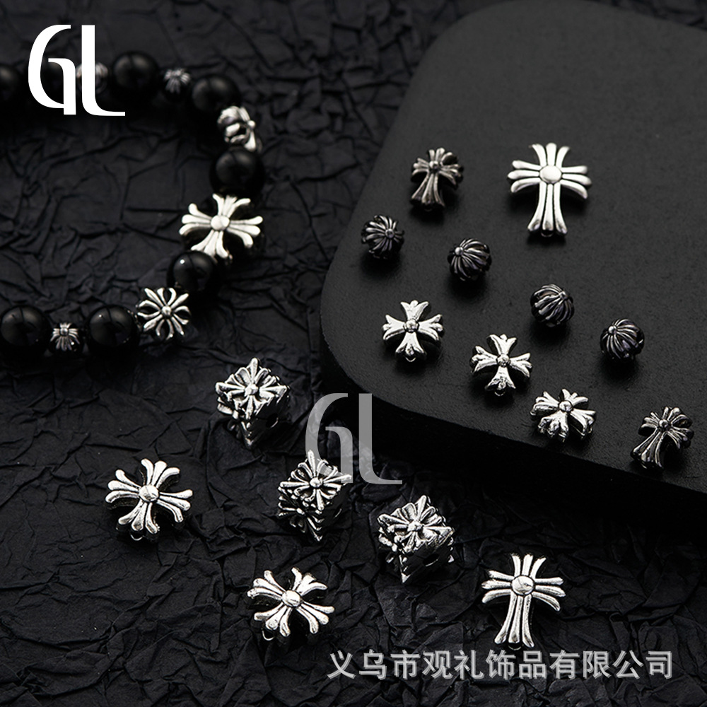 Retro clásico Croce Heart Cross agujero recto plata antigua plata tibetana plata brillante aleación de material diy accesorios espaciador de perlas