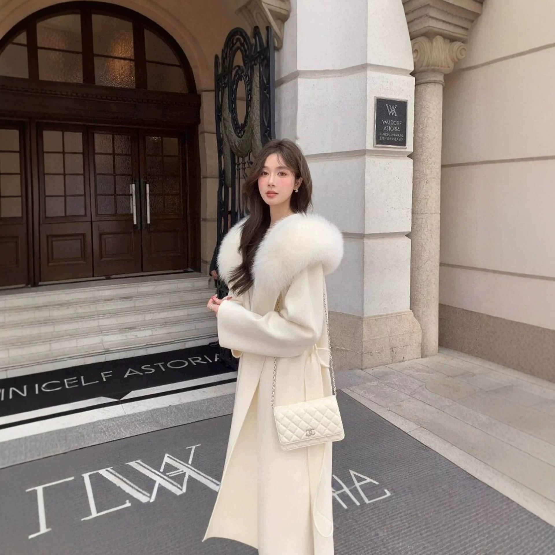 Women's double-sided cashmere wool coat with large fox fur collar, 2026 winter new style, high-end hooded woolen coat