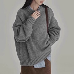 秋冬の怠惰なニットウェアのレトロな新商品の外国貿易の丸首のゆったりした純色の外着の中で底を打つセーターの女性の潮を掛けます。