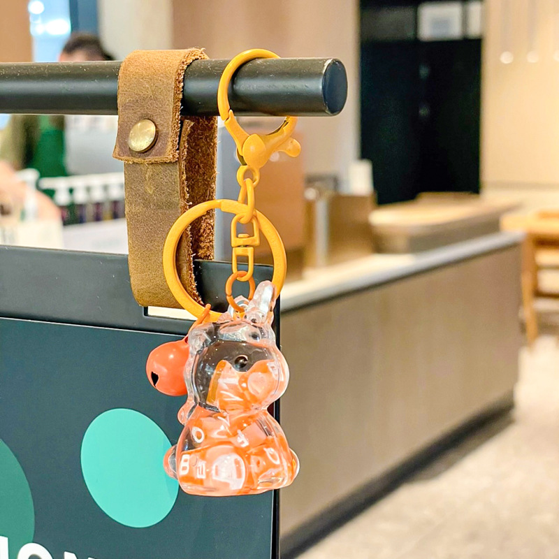 Caricatura en aceite líquido arena flotante botella mochila llavero delicado colgante accesorios accesorios máquina de muñecas pequeños regalos al por mayor