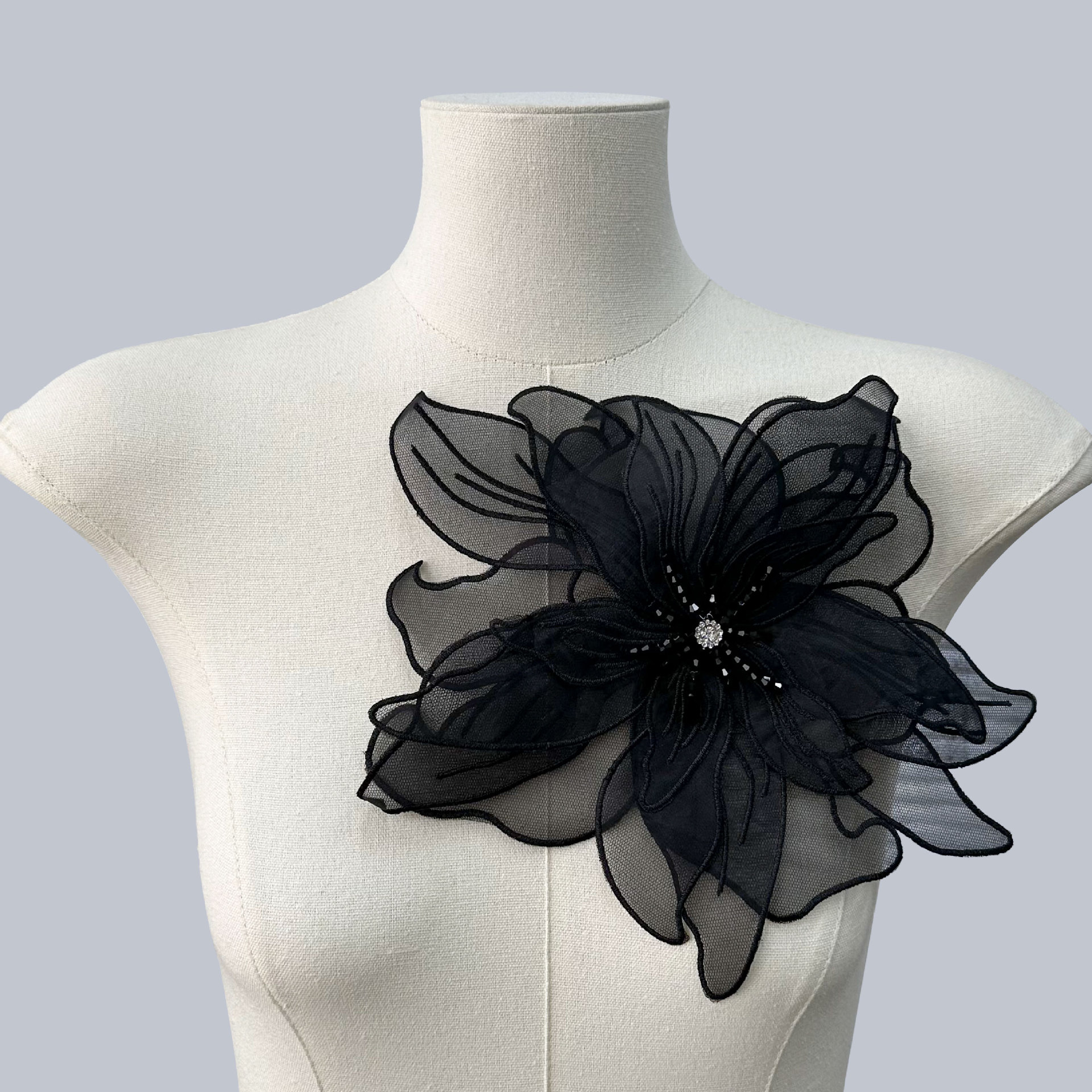 Parche de tela floral en blanco y negro con cuentas y múltiples capas de organza, muy vendido, con alfileres para diseño de vestidos y accesorios DIY. image 8