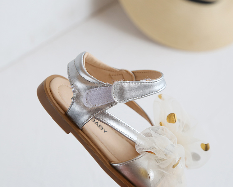 Versione coreana di fiori dolci da bambina con grande fiocco, scarpe per bambini, sandali per le vacanze al mare, estate 2021_voghion.com