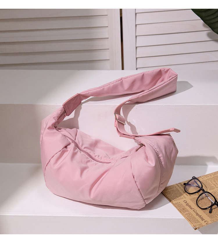 Women's Medium Nylon Solid Color Basic Zipper Cloud Shape Bag display picture 18